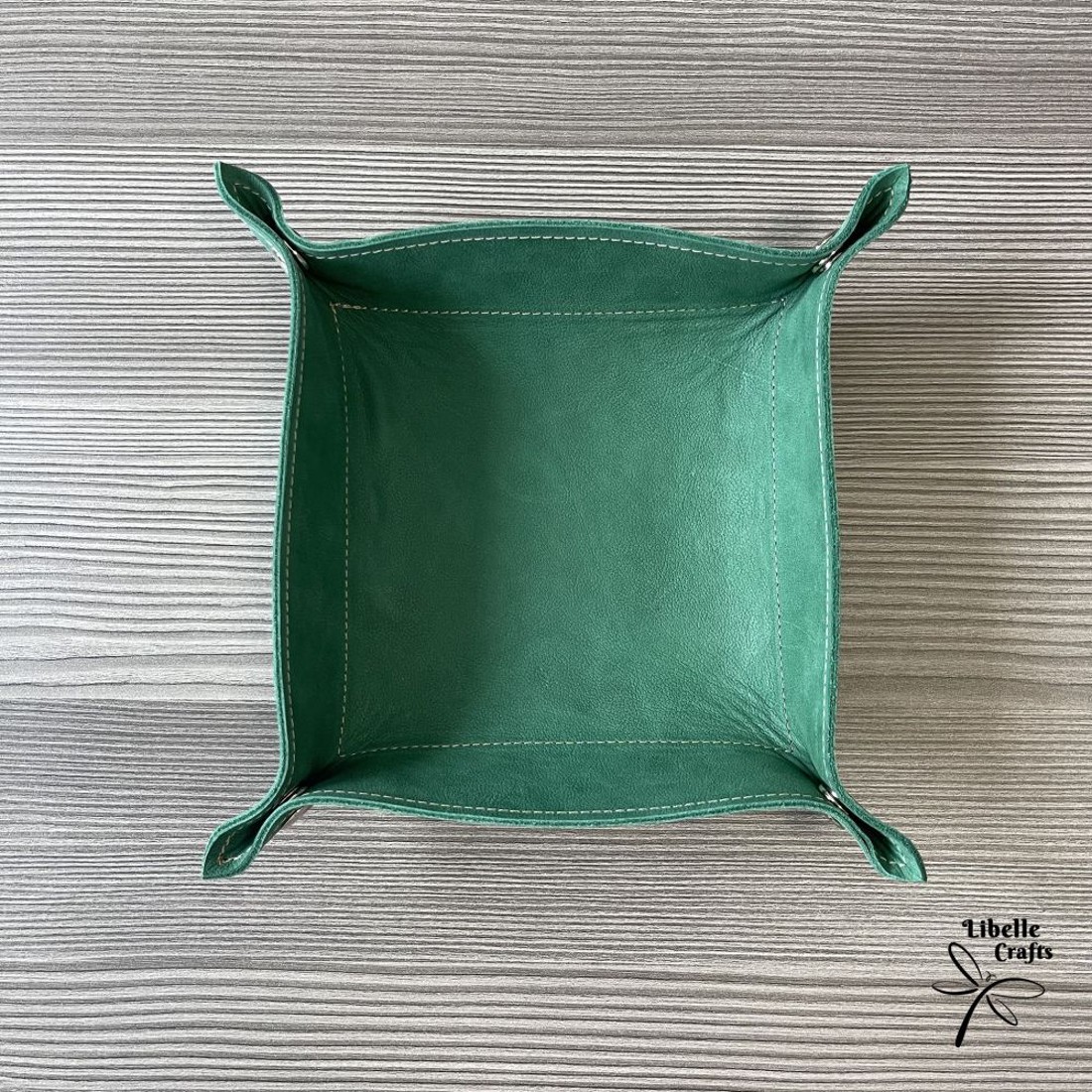 Színes bőr tálca - zöld - otthon & életmód - dekoráció - asztal és polc dekoráció - dekorációs tál, tartó - Meska.hu