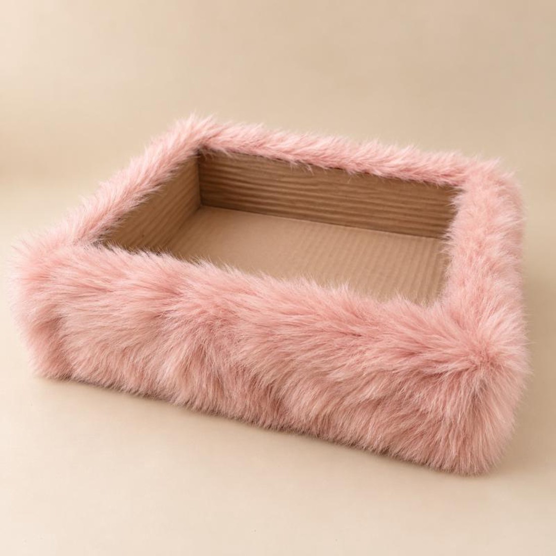 Reliofi műszőrme szalagos box � világosbarna, rózsaszín szőrmével, 22 � 21 � 7 cm - otthon & életmód - dekoráció - asztal és polc dekoráció - dekorációs tál, tartó - Meska.hu