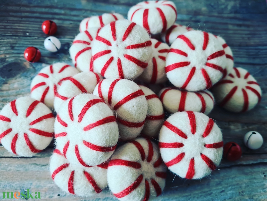 Karcsonyi nemezgoly fűzr nemezelt cukorkval disztve. Pom pom dekorci , karcsonyi girland. Peppermint candy - otthon & életmód - dekoráció - fali és függő dekoráció - girland, zászlófűzér - Meska.hu Karcsonyi nemezgoly fűzr nemezelt cukorkval disztve. Pom pom dekorci , karcsonyi girland. Peppermint candy - otthon & életmód - dekoráció - fali és függő dekoráció - girland, zászlófűzér - Meska.hu