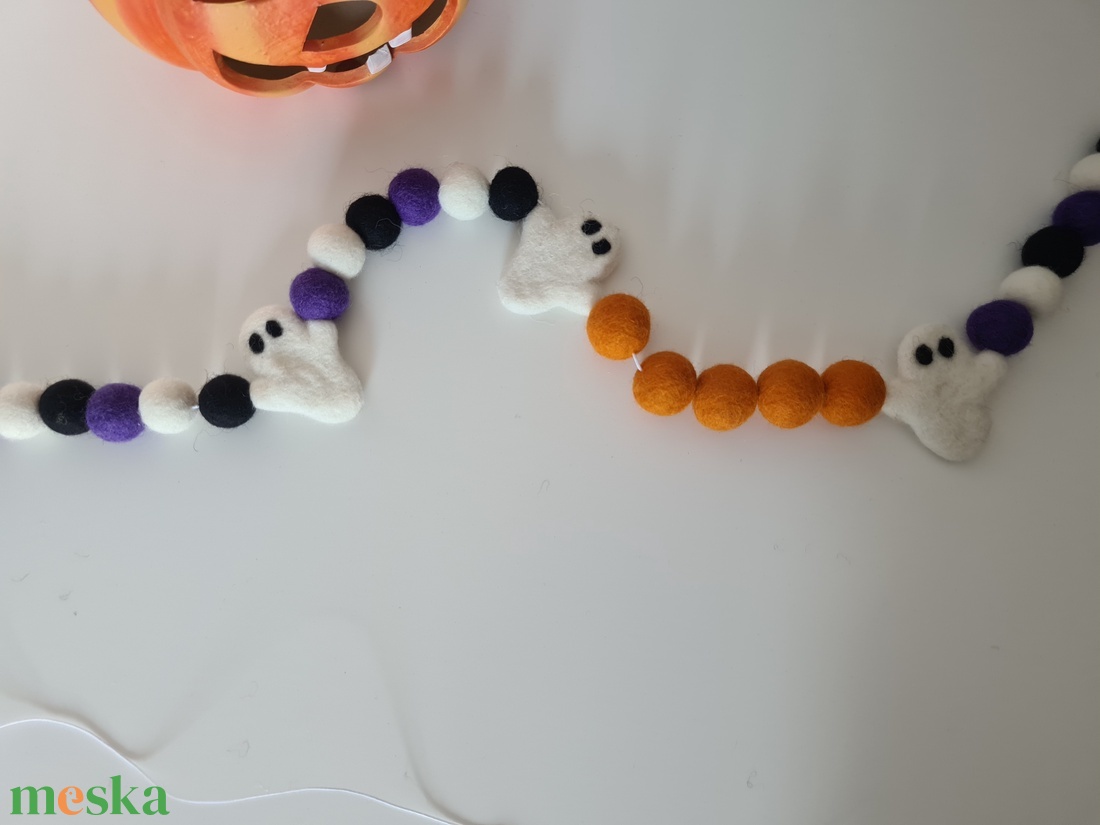 Halloween dekoráció, Halloween nemezgolyó fűzr. Nemezelt cuki szellem Halloween pom pom girland - otthon & életmód - dekoráció - halloween - halloweeni dekoráció - Meska.hu Halloween dekoráció, Halloween nemezgolyó fűzr. Nemezelt cuki szellem Halloween pom pom girland - otthon & életmód - dekoráció - halloween - halloweeni dekoráció - Meska.hu