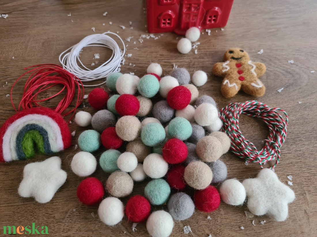 DIY Csinld magad karcsonyi nemezgoly csomag. Kopogtat alapanyag.Pom pom dekorci, girland, karcsonyfa disz - diy (csináld magad) - egységcsomag - Meska.hu