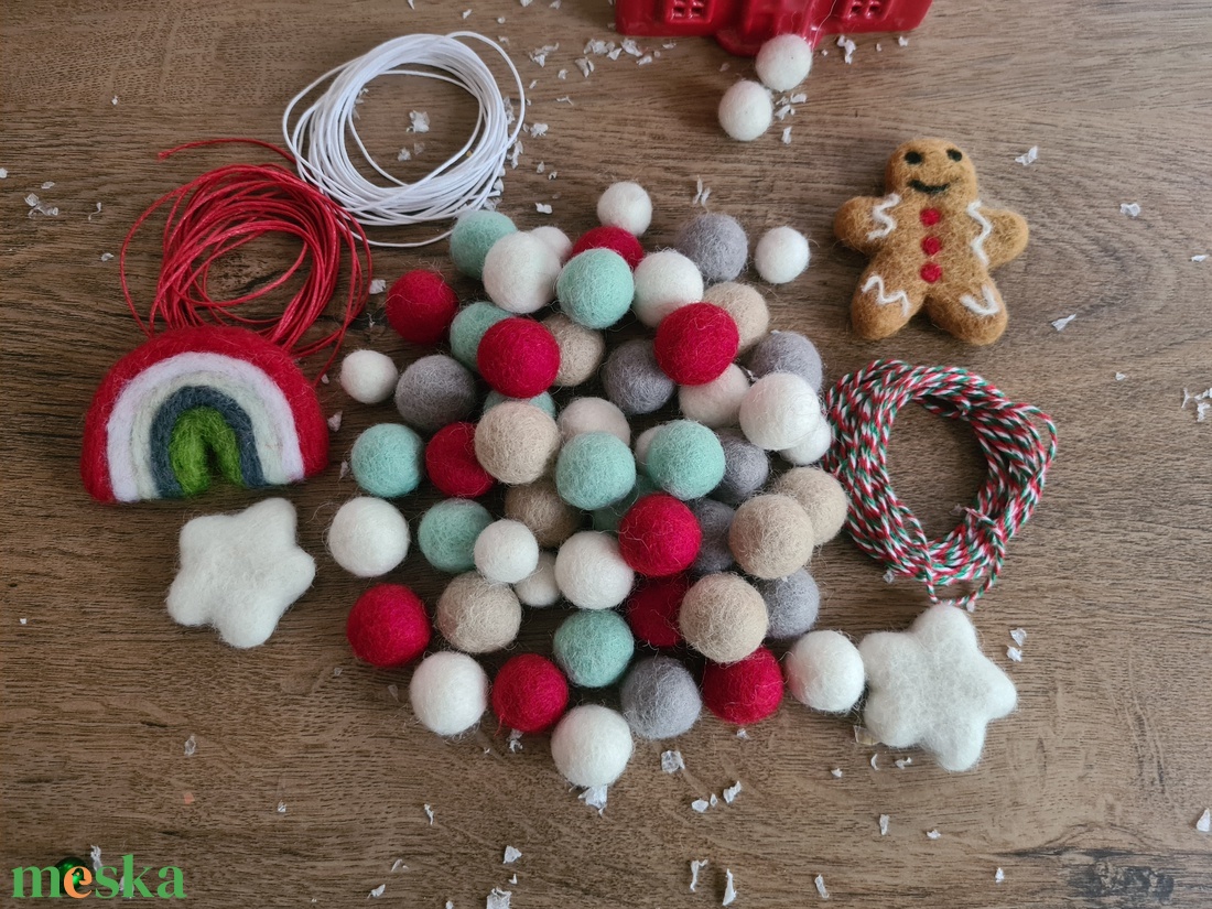 DIY Csinld magad karcsonyi nemezgoly csomag. Kopogtat alapanyag.Pom pom dekorci, girland, karcsonyfa disz - diy (csináld magad) - egységcsomag - Meska.hu