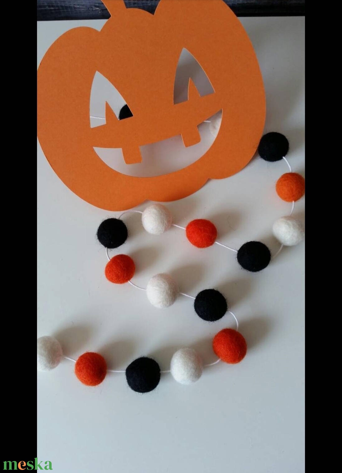 Őszi Halloween dekoráció,nemezgolyó  fűzr.  Filcgoly dekor, Halloween pom pom girland - otthon & életmód - dekoráció - halloween - halloweeni dekoráció - Meska.hu