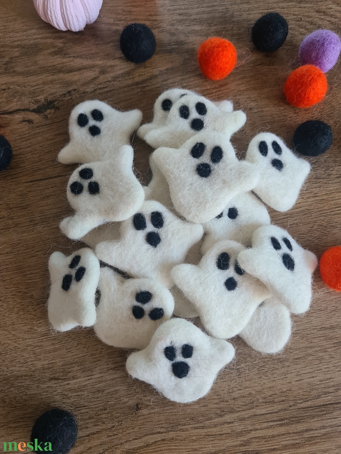 Halloween szellem dekor.5 darab nemezelt szellem .Csokit vagy csalunk. Szellem dekorci - otthon & életmód - dekoráció - halloween - halloweeni dekoráció - Meska.hu