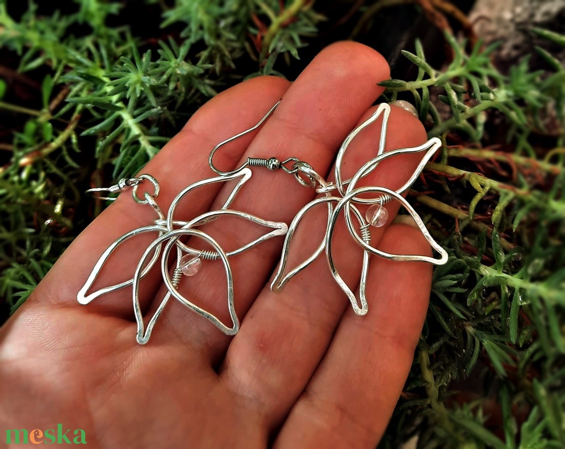 BeEql Crystal lotus fülbevaló - ékszer - fülbevaló - lógó fülbevaló - Meska.hu