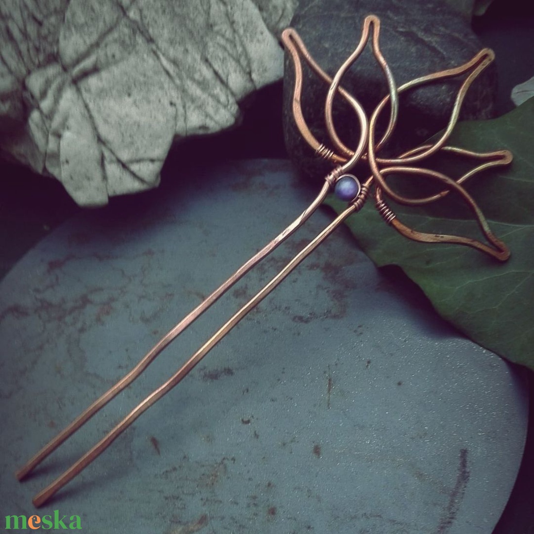 BeEql Sodalite lotus hajtű ékszer - ruha & divat - hajdísz & hajcsat - hajcsat & hajtű - Meska.hu