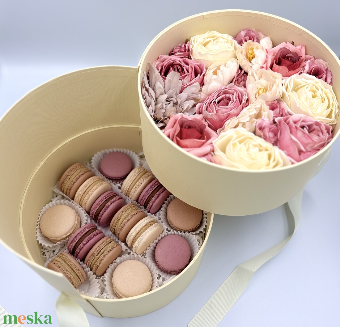 Kétszintes virágos MACARON box - élelmiszer - édesség - Meska.hu Kétszintes virágos MACARON box - élelmiszer - édesség - Meska.hu