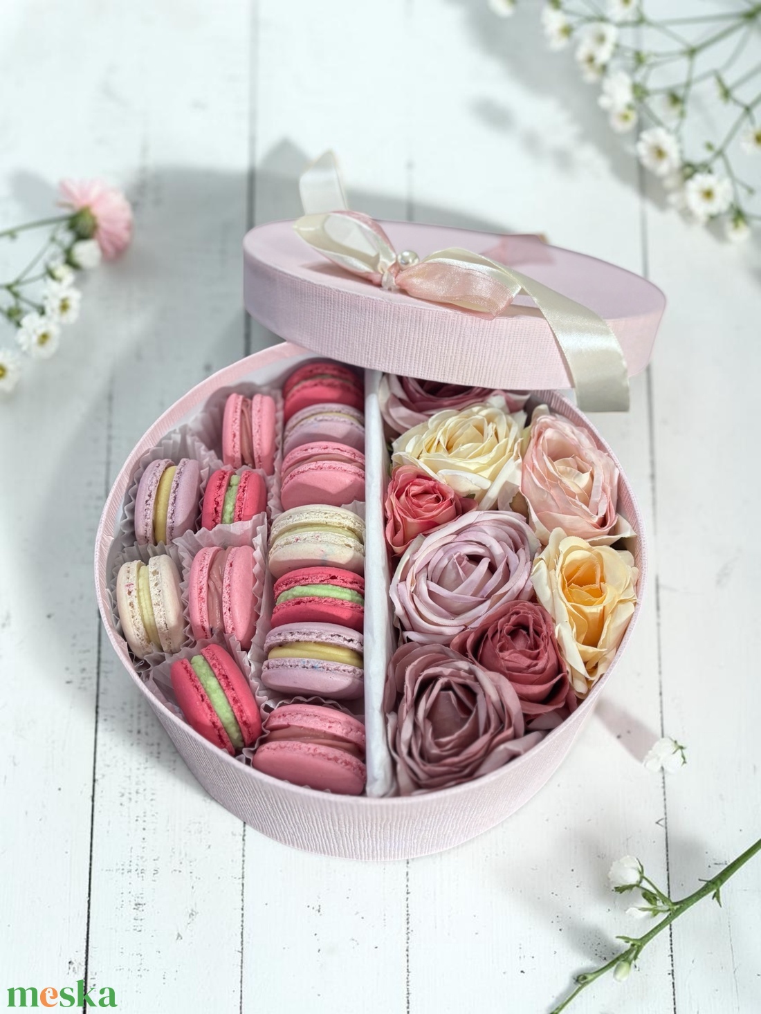 VIRÁGOS MACARON BOX � Elegancia és édesség egy dobozba zárva  - élelmiszer - édesség - macaron - Meska.hu