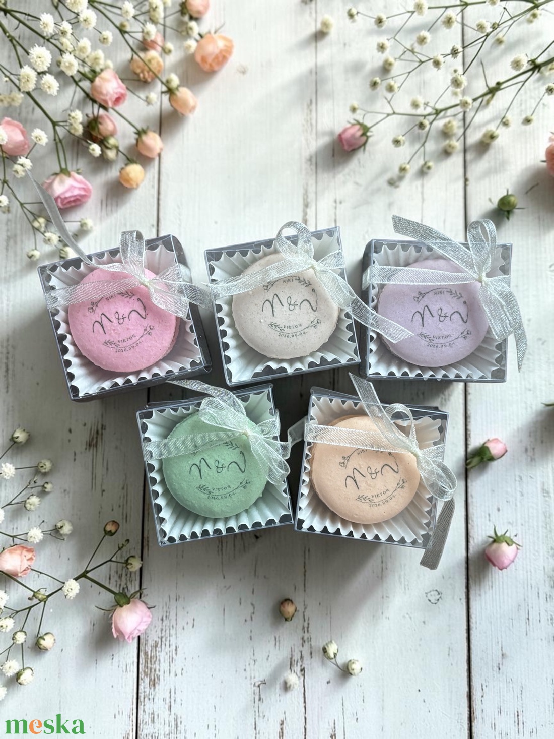 EGYEDI FELIRATOS MACARON DÍSZDOBOZBAN � Stílusos és édes köszönet a vendégeknek � - élelmiszer - édesség - macaron - Meska.hu