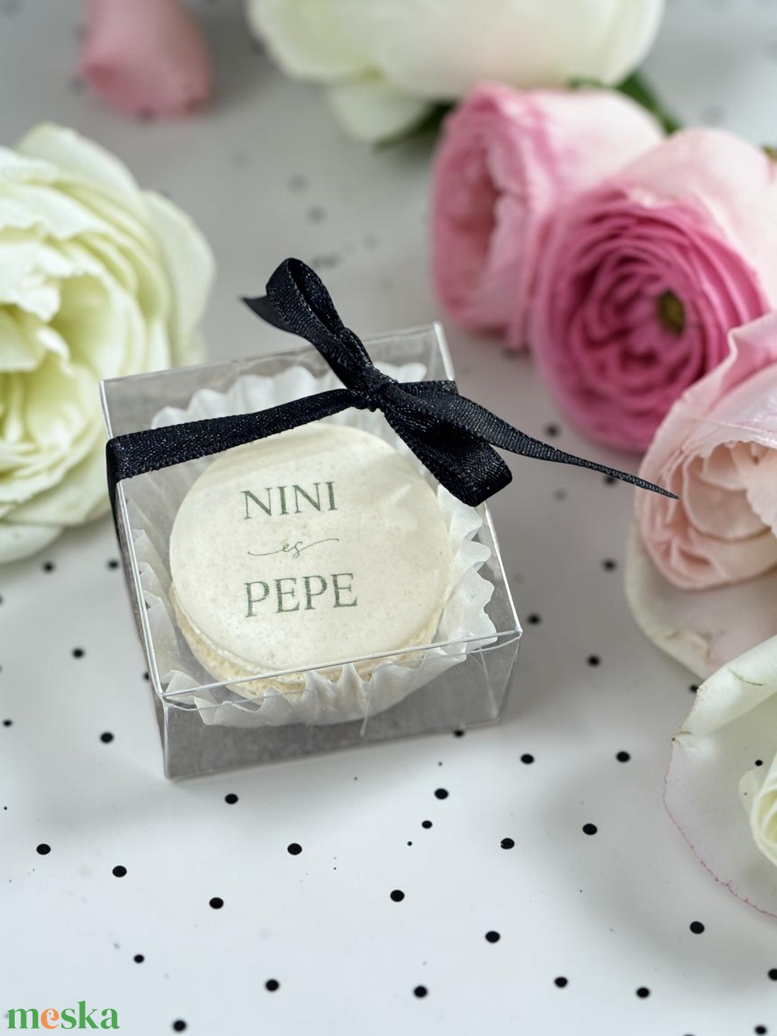 EGYEDI FELIRATOS MACARON DÍSZDOBOZBAN � Stílusos és édes köszönet a vendégeknek � - élelmiszer - édesség - macaron - Meska.hu