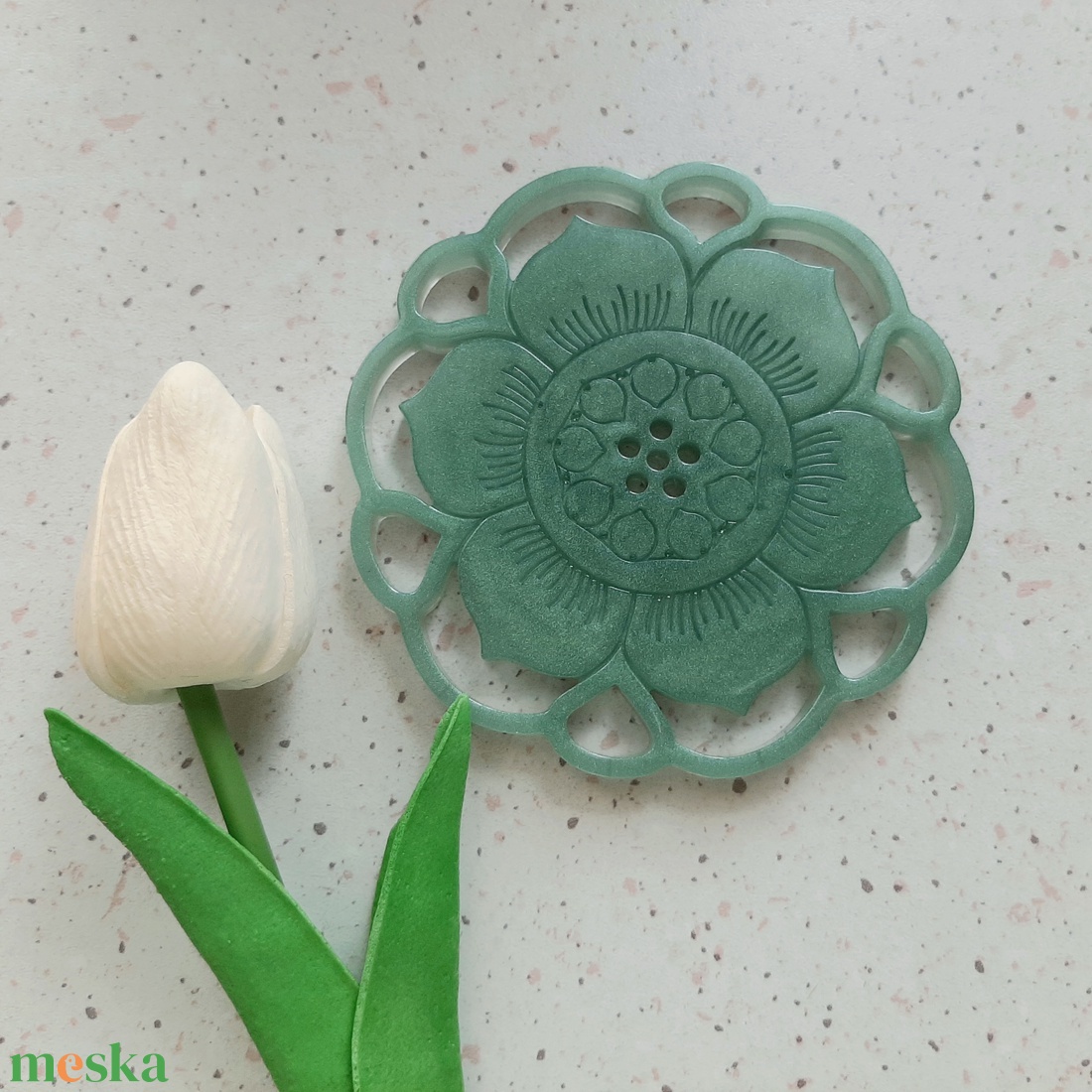 Virág formájú epoxy poháralátét - otthon & életmód - dekoráció - asztal és polc dekoráció - asztaldísz - Meska.hu