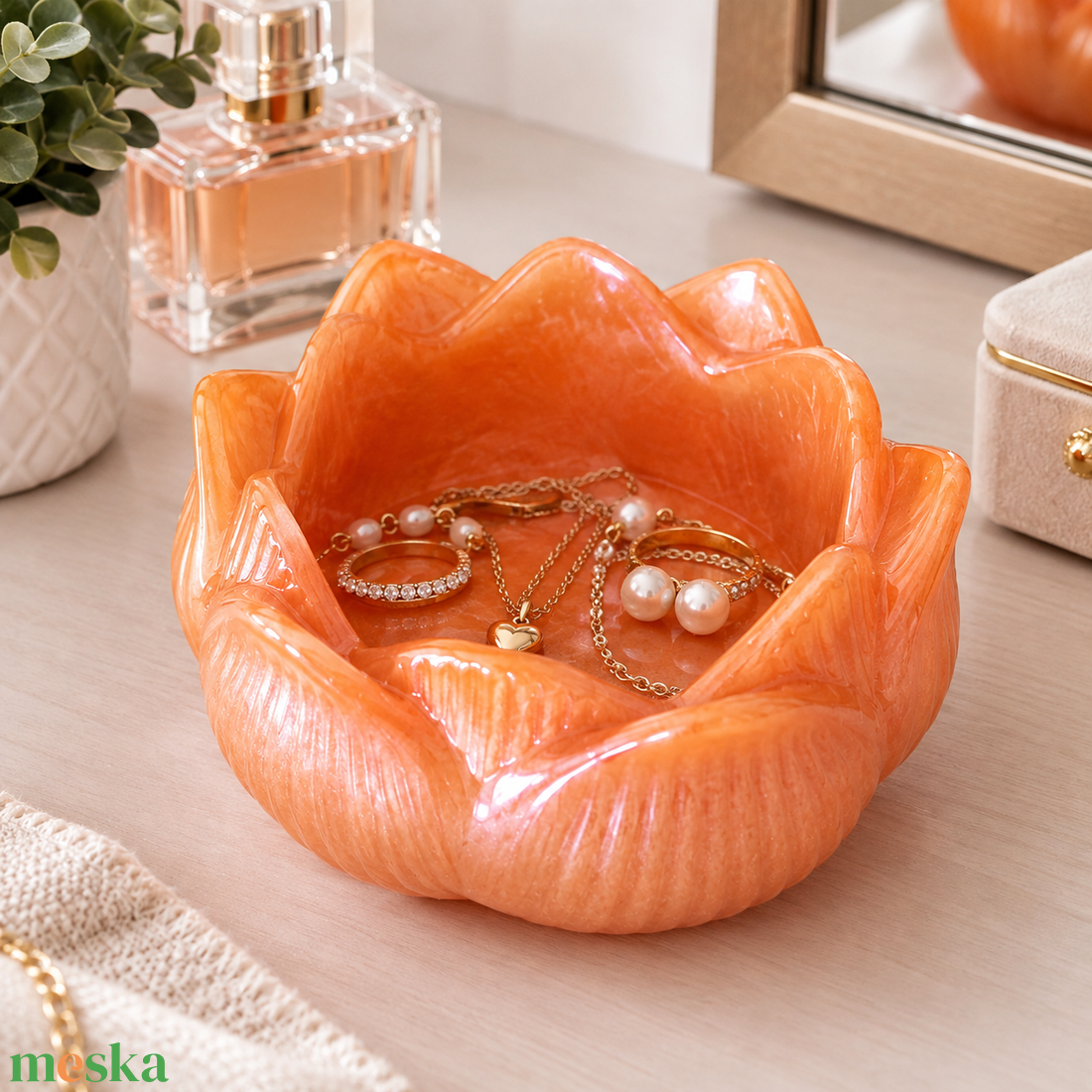 Epoxy lótusz ékszertartó - ékszer - ékszertartó - ékszertartó tál - Meska.hu