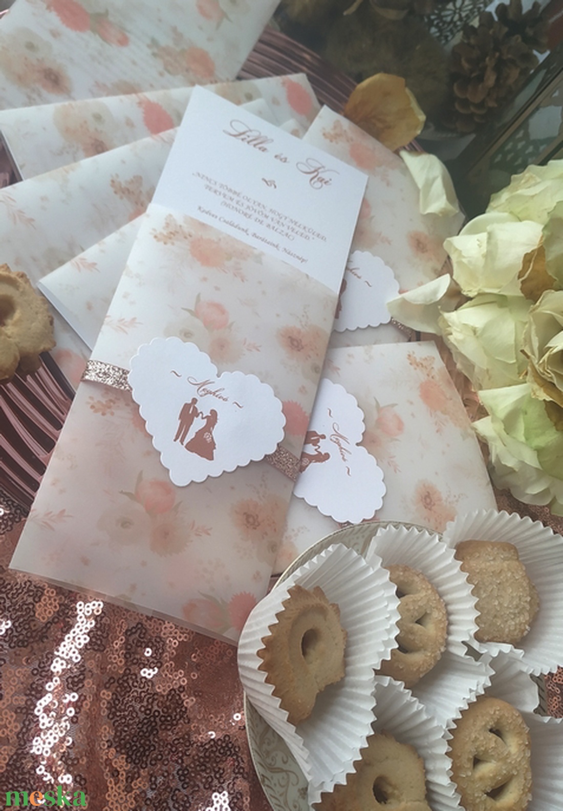 Romantikus esküvői meghívó rosegold csillogó szalaggal és szivecskével - esküvő - meghívó & kártya - meghívó - Meska.hu