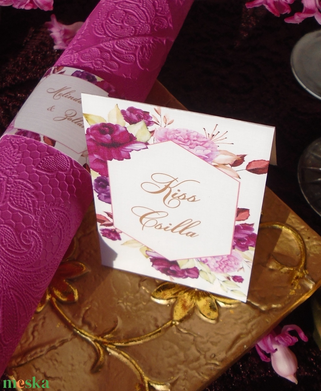 Esküvői ültetőkártya magenta rózsákkal geometriai mintával - esküvő - meghívó & kártya - ültetési rend - Meska.hu