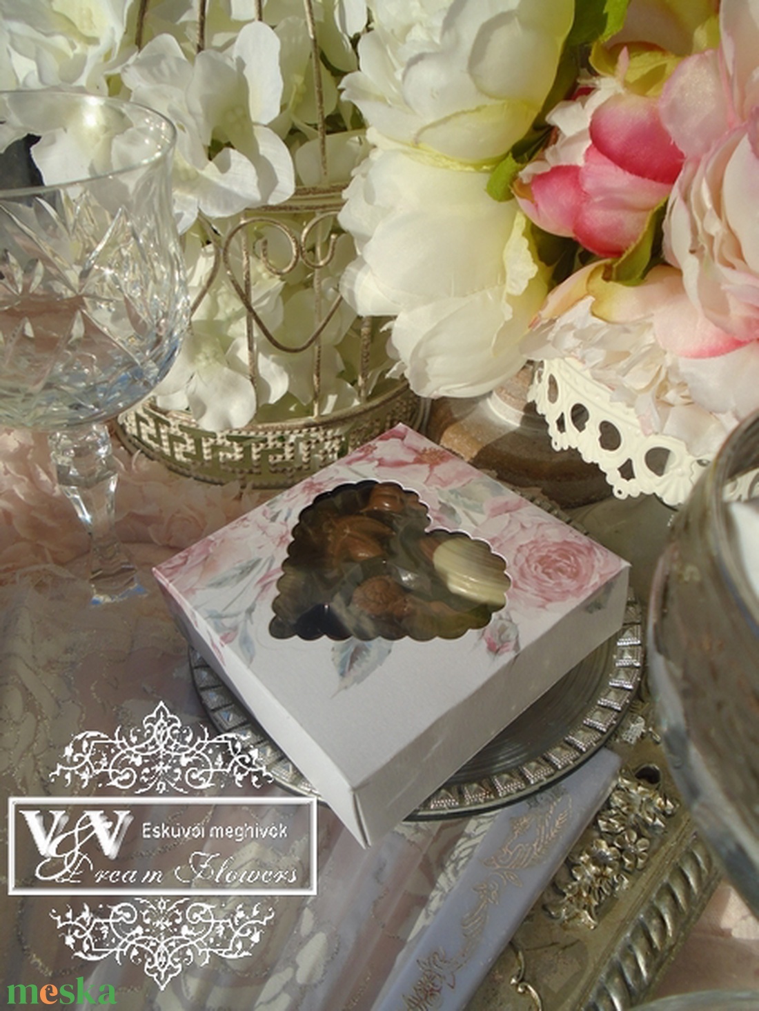 Esküvői meghívó belga bonbonnal díszdobozban rózsás szives - esküvő - meghívó & kártya - meghívó - Meska.hu