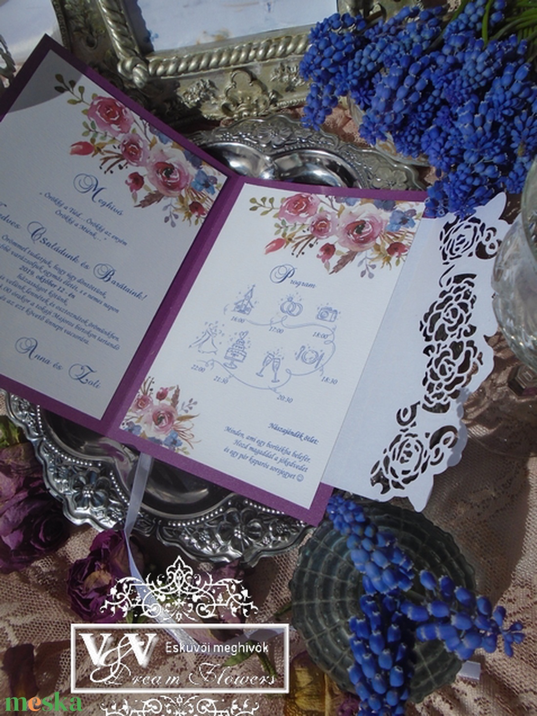 Esküvői meghívó lila rózsákkal és rózsaszín strasszos kristály medál dísszel szimbólumos programmal - esküvő - meghívó & kártya - meghívó - Meska.hu