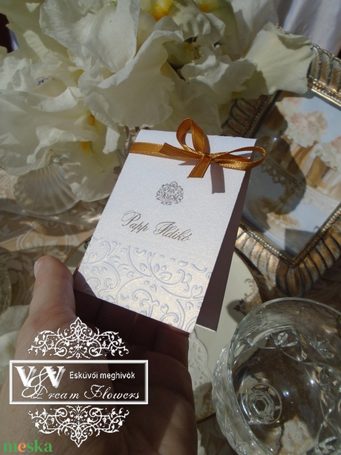 Esküvői ültetőkártya domborított mintával arany szalaggal Gatsby art deco stílusban - esküvő - meghívó & kártya - ültetési rend - Meska.hu