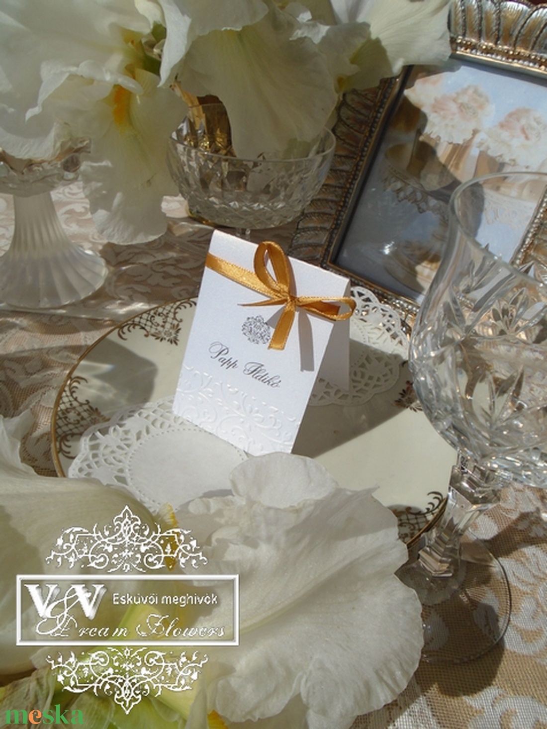 Esküvői ültetőkártya domborított mintával arany szalaggal Gatsby art deco stílusban - esküvő - meghívó & kártya - ültetési rend - Meska.hu