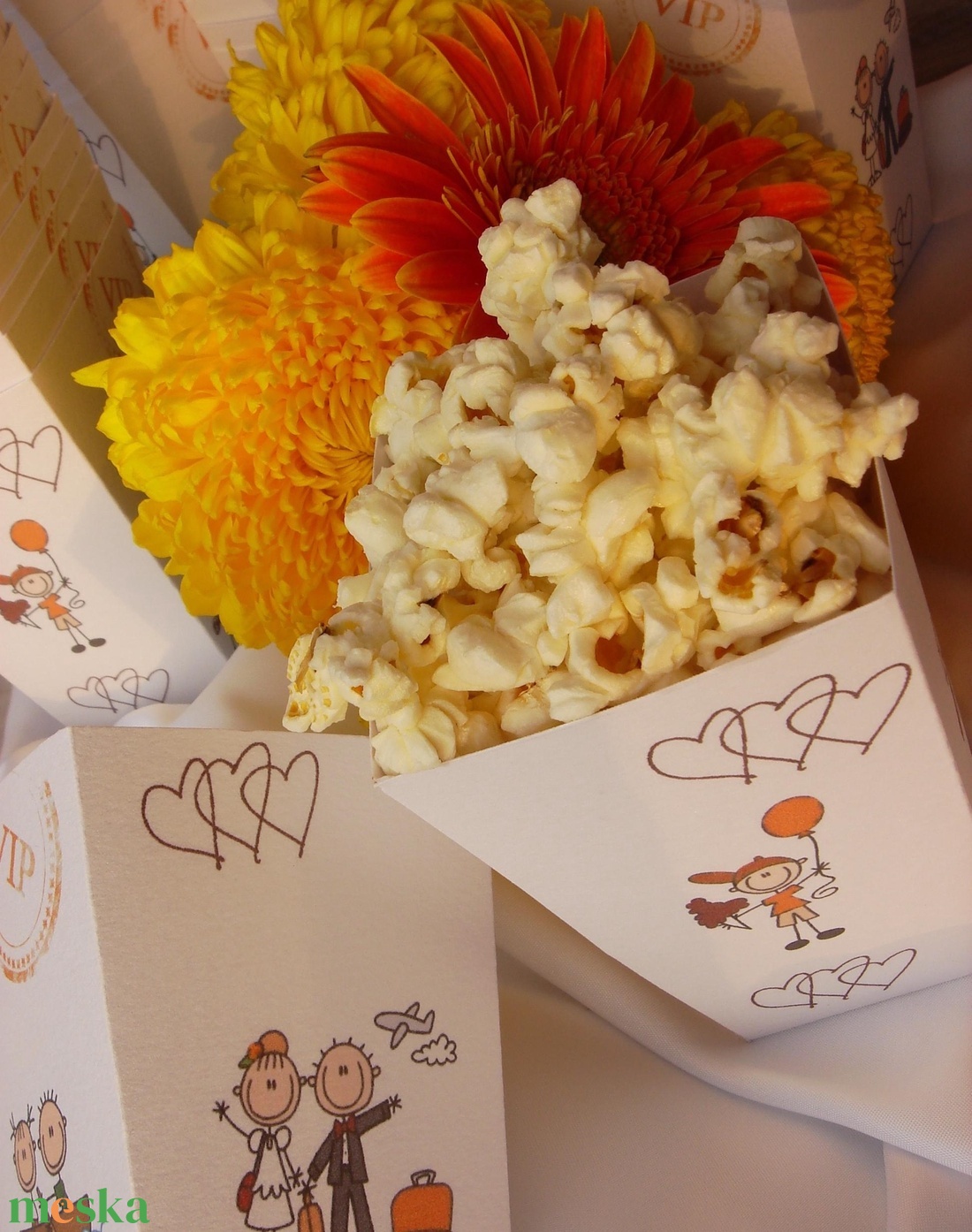 Esküvői popcorn doboz köszönőajándék vidám pálcika emberkés grafikával - esküvő - emlék & ajándék - köszönőajándék - Meska.hu Esküvői popcorn doboz köszönőajándék vidám pálcika emberkés grafikával - esküvő - emlék & ajándék - köszönőajándék - Meska.hu