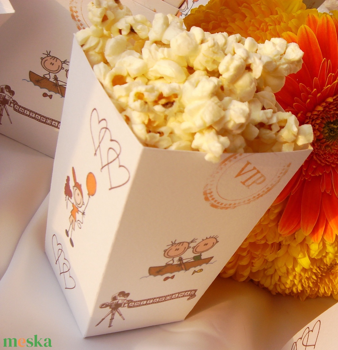 Esküvői popcorn doboz köszönőajándék vidám pálcika emberkés grafikával - esküvő - emlék & ajándék - köszönőajándék - Meska.hu Esküvői popcorn doboz köszönőajándék vidám pálcika emberkés grafikával - esküvő - emlék & ajándék - köszönőajándék - Meska.hu