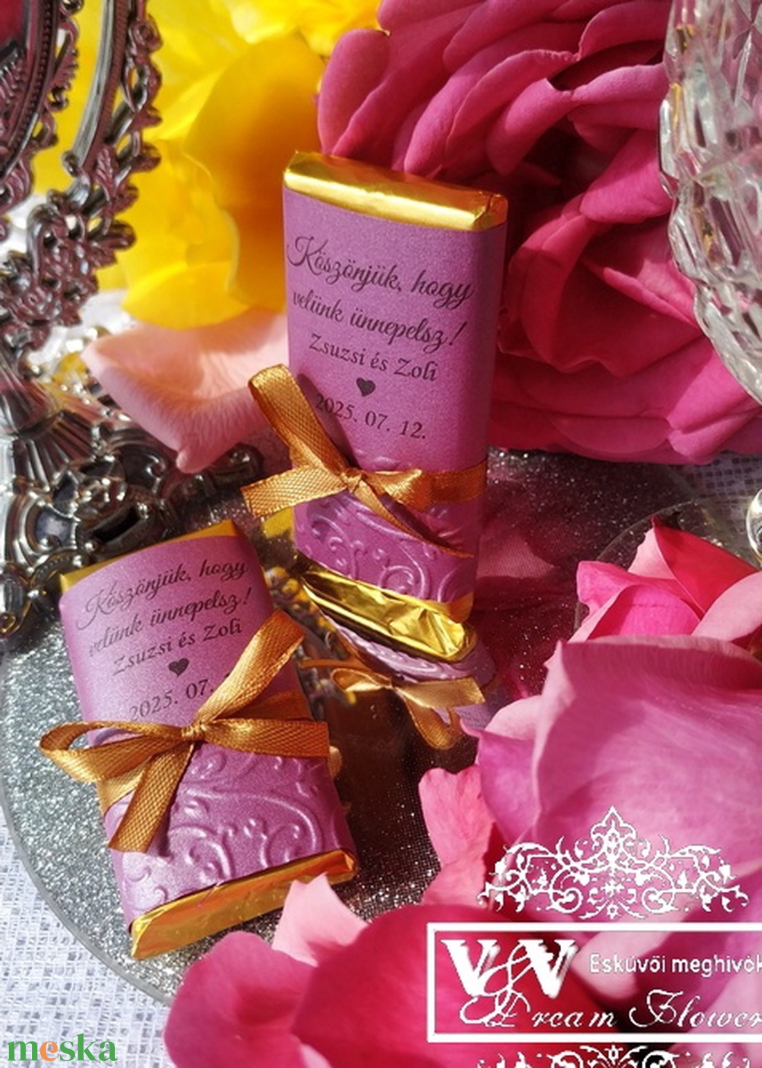 Csokoládé köszönőajándék lila domborított mintás díszpapírral arany szalaggal 8x4 cm - esküvő - emlék & ajándék - köszönőajándék - Meska.hu Csokoládé köszönőajándék lila domborított mintás díszpapírral arany szalaggal 8x4 cm - esküvő - emlék & ajándék - köszönőajándék - Meska.hu