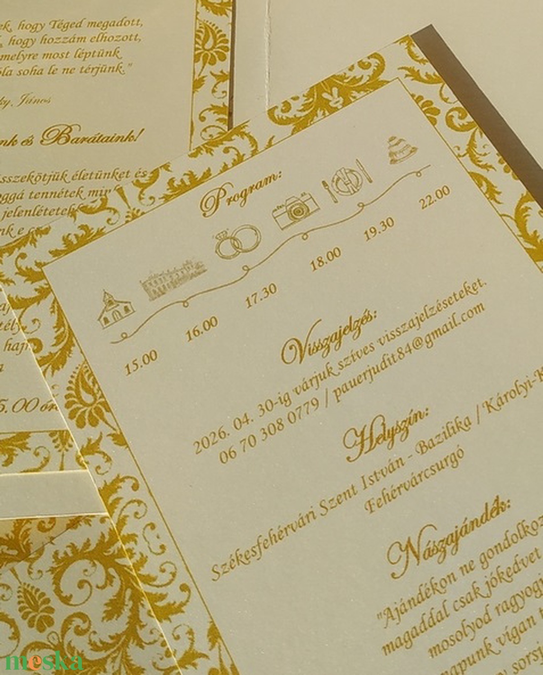 Esküvői meghívó arany színű mintával gyöngyös díszítéssel program tervezettel romantikus, Bridgerton stílusú esküvőre is - esküvő - meghívó & kártya - meghívó - Meska.hu