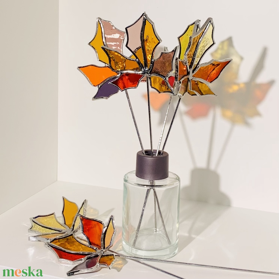Őszi levélke - A levél színes üvegből készült, 22 cm szárral ( 1 db ) - Tiffany - otthon & életmód - dekoráció - asztal és polc dekoráció - díszüveg - Meska.hu Őszi levélke - A levél színes üvegből készült, 22 cm szárral ( 1 db ) - Tiffany - otthon & életmód - dekoráció - asztal és polc dekoráció - díszüveg - Meska.hu