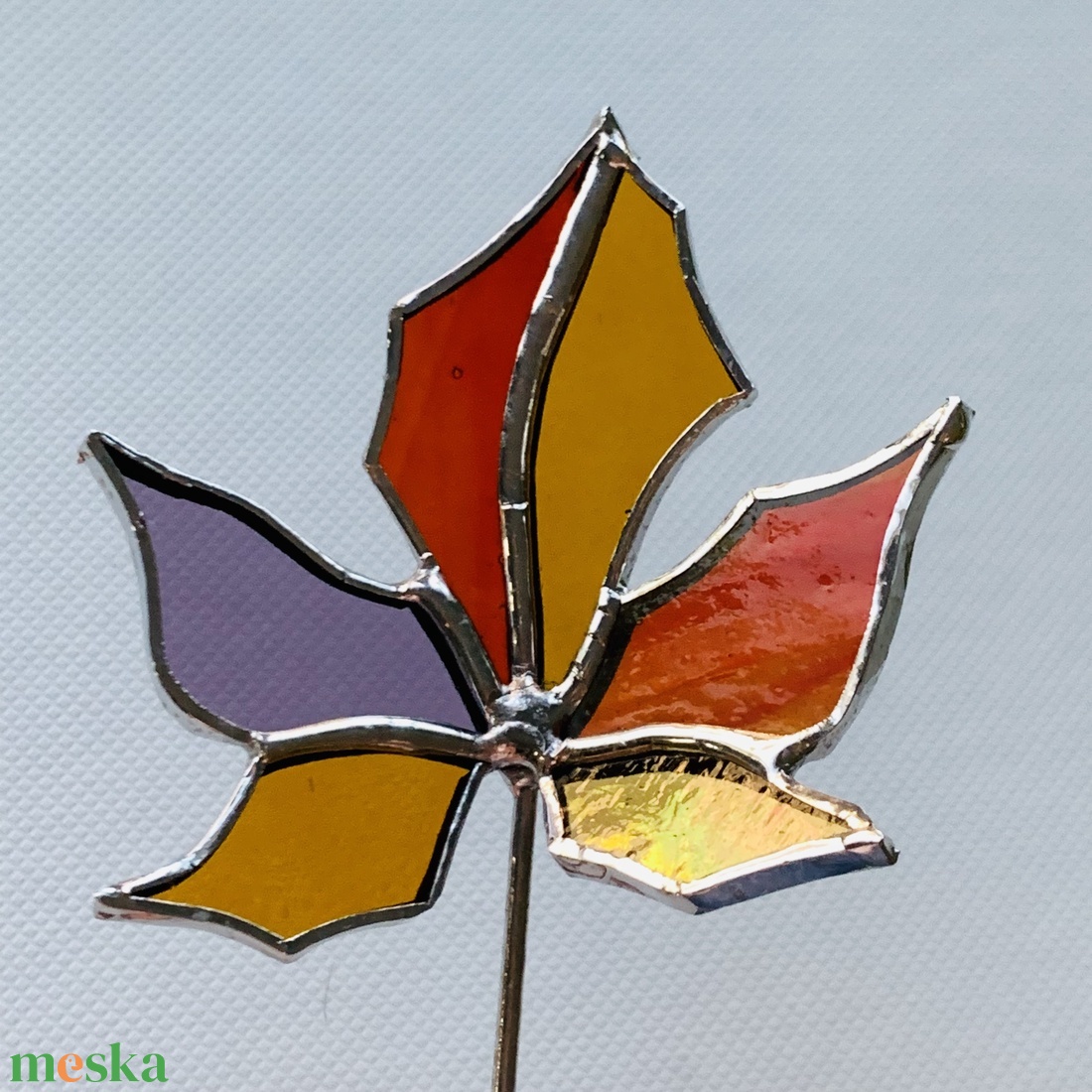 Őszi levélke - A levél színes üvegből készült, 22 cm szárral ( 1 db ) - Tiffany - otthon & életmód - dekoráció - asztal és polc dekoráció - díszüveg - Meska.hu Őszi levélke - A levél színes üvegből készült, 22 cm szárral ( 1 db ) - Tiffany - otthon & életmód - dekoráció - asztal és polc dekoráció - díszüveg - Meska.hu
