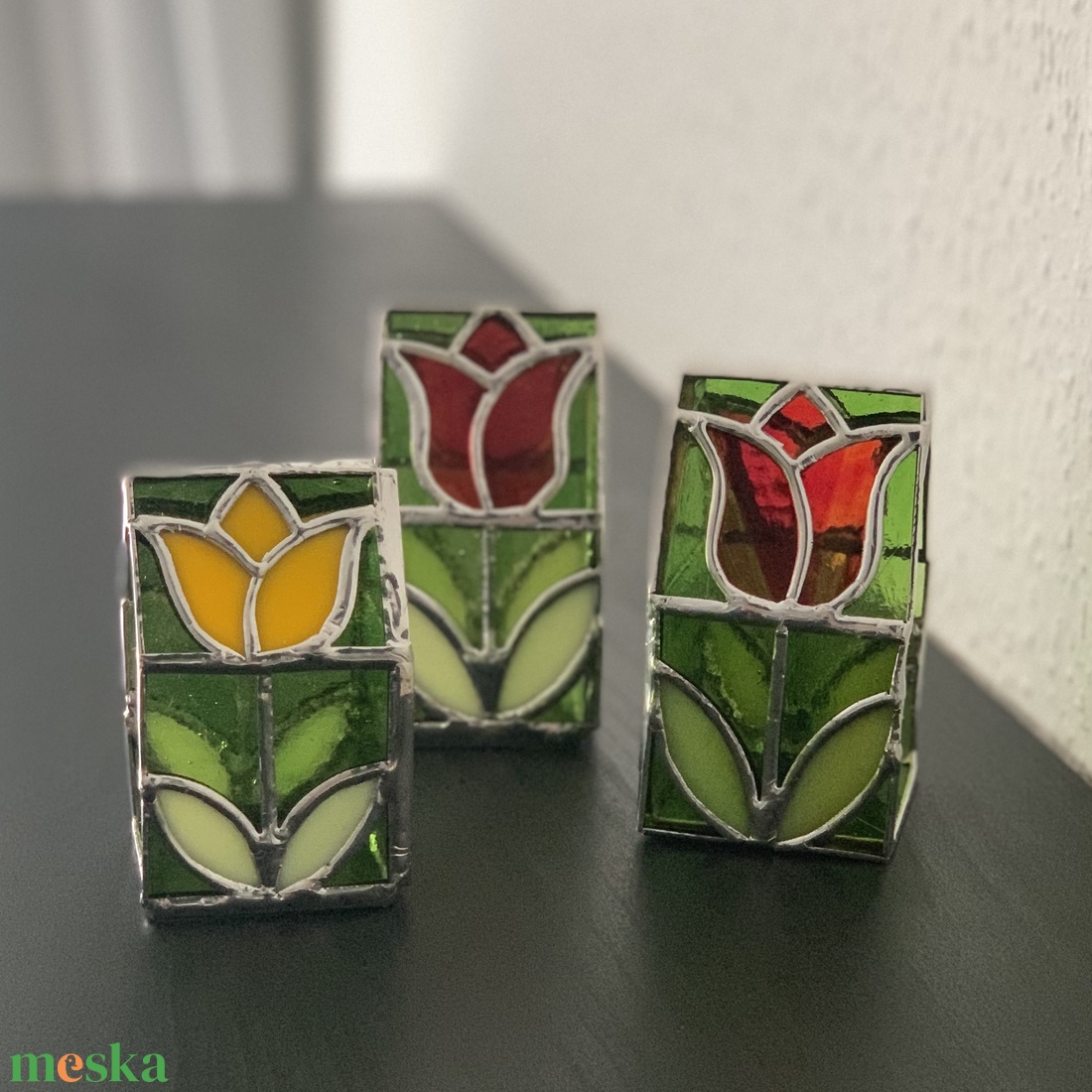Tulipános mécses házikó - Tiffany színes üveg (elektomos mécseshez) - otthon & életmód - dekoráció - dísztárgy - Meska.hu Tulipános mécses házikó - Tiffany színes üveg (elektomos mécseshez) - otthon & életmód - dekoráció - dísztárgy - Meska.hu