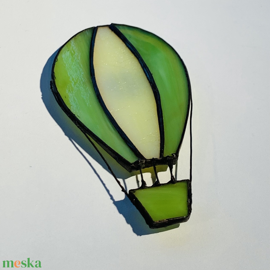 Hőlégballon  - Tiffany festett üveg - otthon & életmód - konyhafelszerelés, tálalás - konyhai dekoráció - hűtőmágnes - Meska.hu
