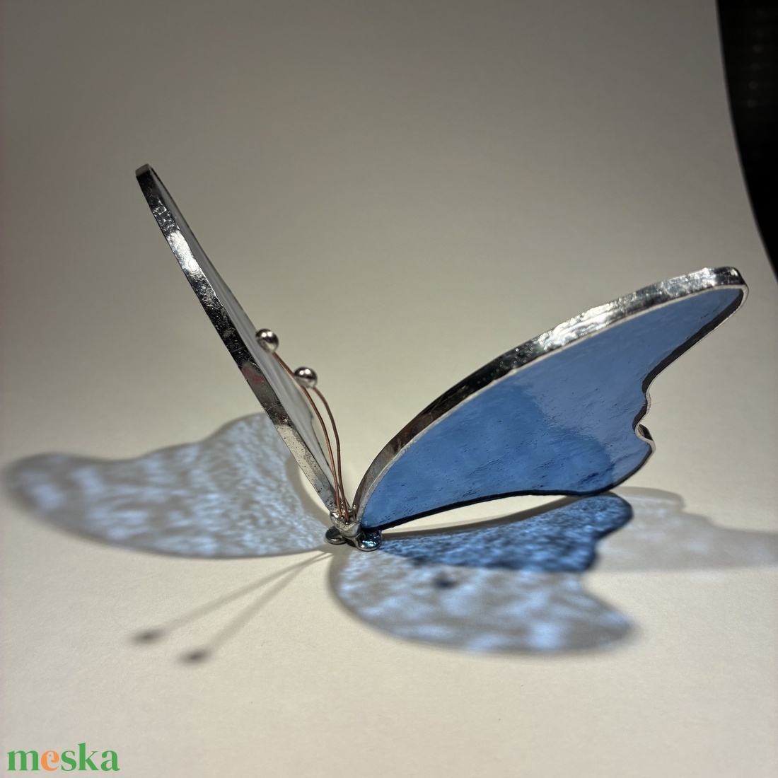 Pillangó fényáteresztő levendula kék - otthon & életmód - dekoráció - asztal és polc dekoráció - díszüveg - Meska.hu