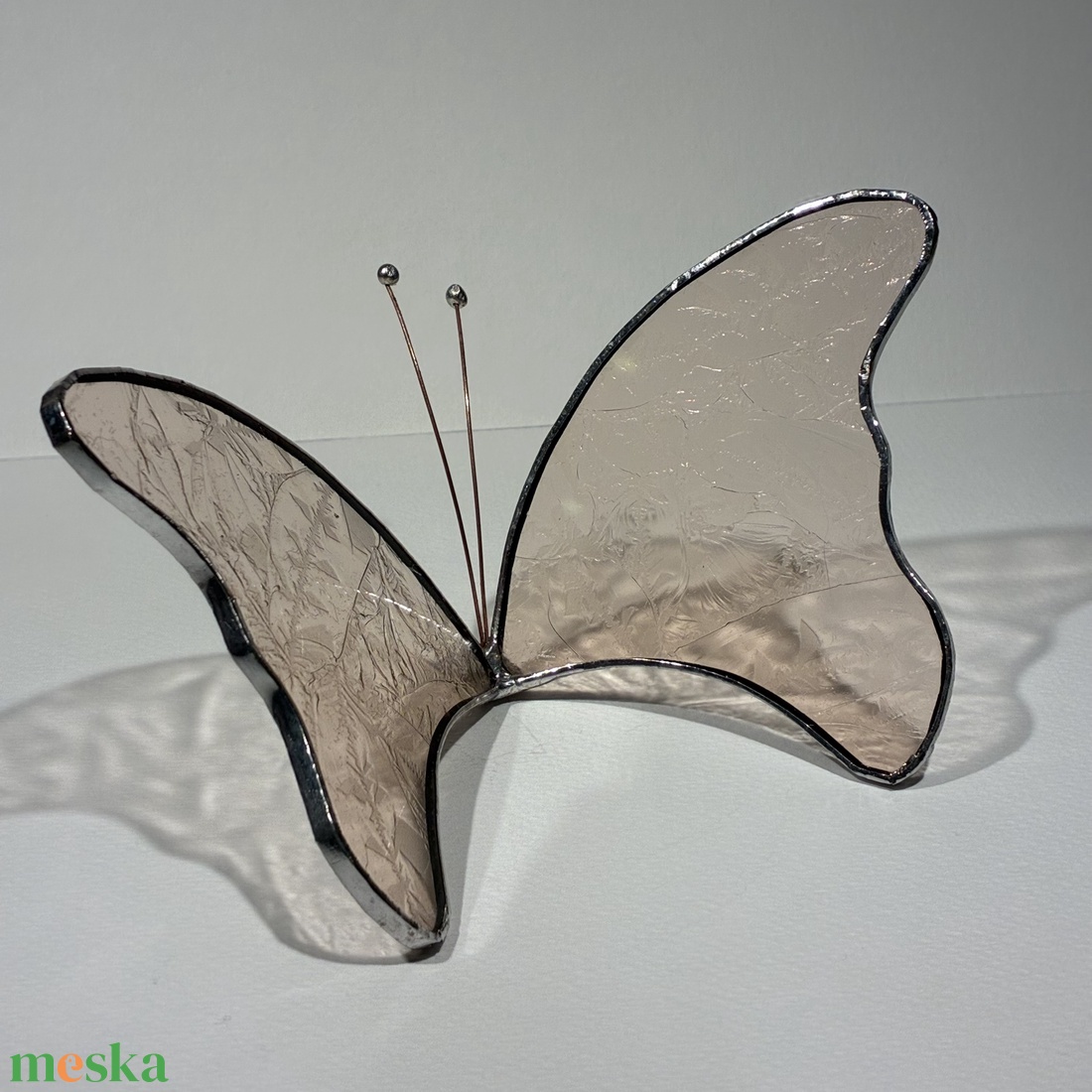 Pillangó halvány rózsaszín virágos - otthon & életmód - dekoráció - asztal és polc dekoráció - díszüveg - Meska.hu