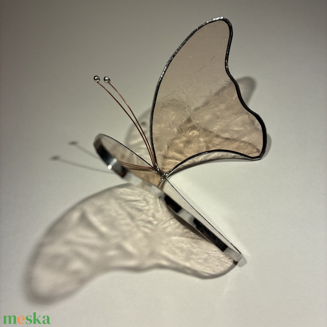 Pillangó halvány rózsaszín virágos - otthon & életmód - dekoráció - asztal és polc dekoráció - díszüveg - Meska.hu