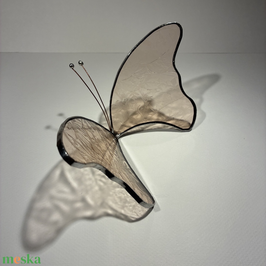Pillangó halvány rózsaszín virágos - otthon & életmód - dekoráció - asztal és polc dekoráció - díszüveg - Meska.hu