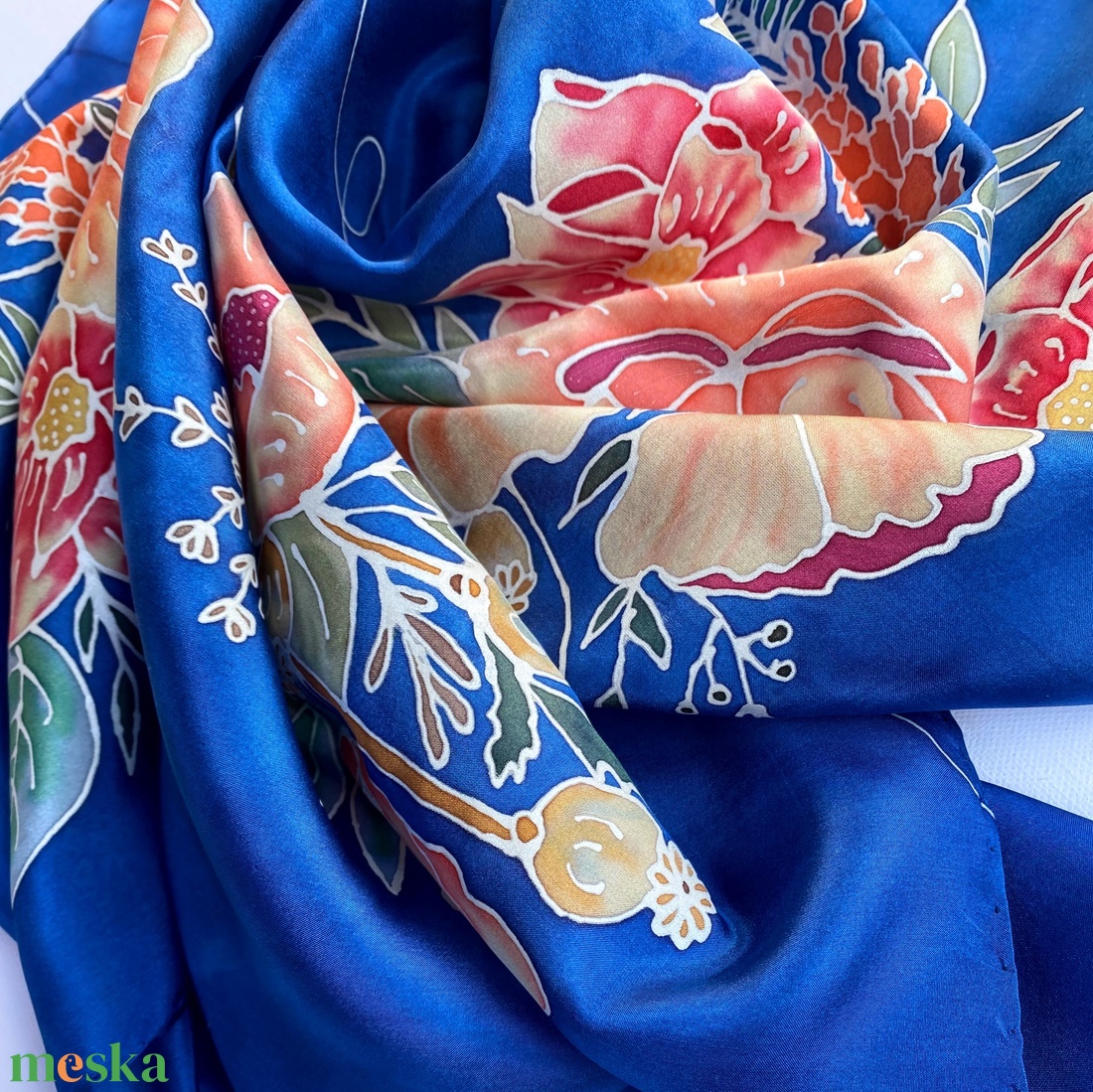 Kék virágos mintás kézzel festett  selyemkendő sál 70x70 cm - ruha & divat - sál, sapka, kendő - kendő - Meska.hu