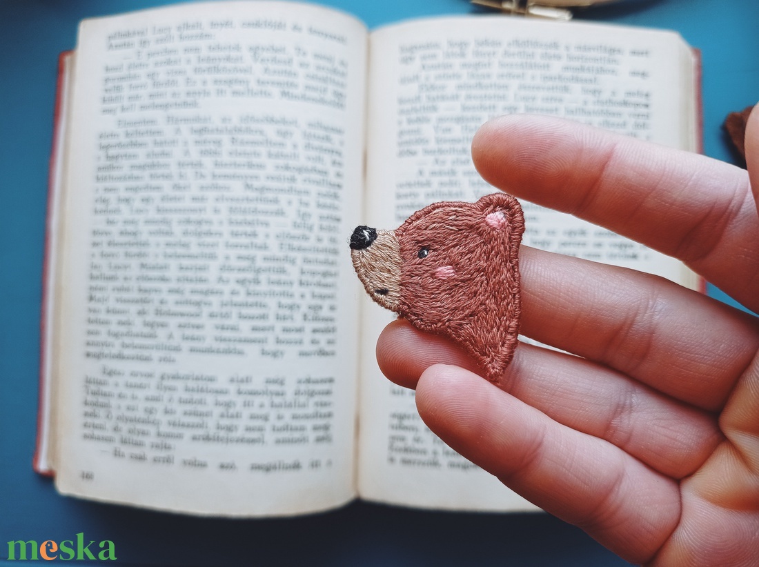 Mackók - páros anya-lánya hímzett kitűző szett / Maci mama és bocs kitűző vagy felvarró szett / Medve család ékszer - ékszer - kitűző és bross - kitűző - Meska.hu Mackók - páros anya-lánya hímzett kitűző szett / Maci mama és bocs kitűző vagy felvarró szett / Medve család ékszer - ékszer - kitűző és bross - kitűző - Meska.hu