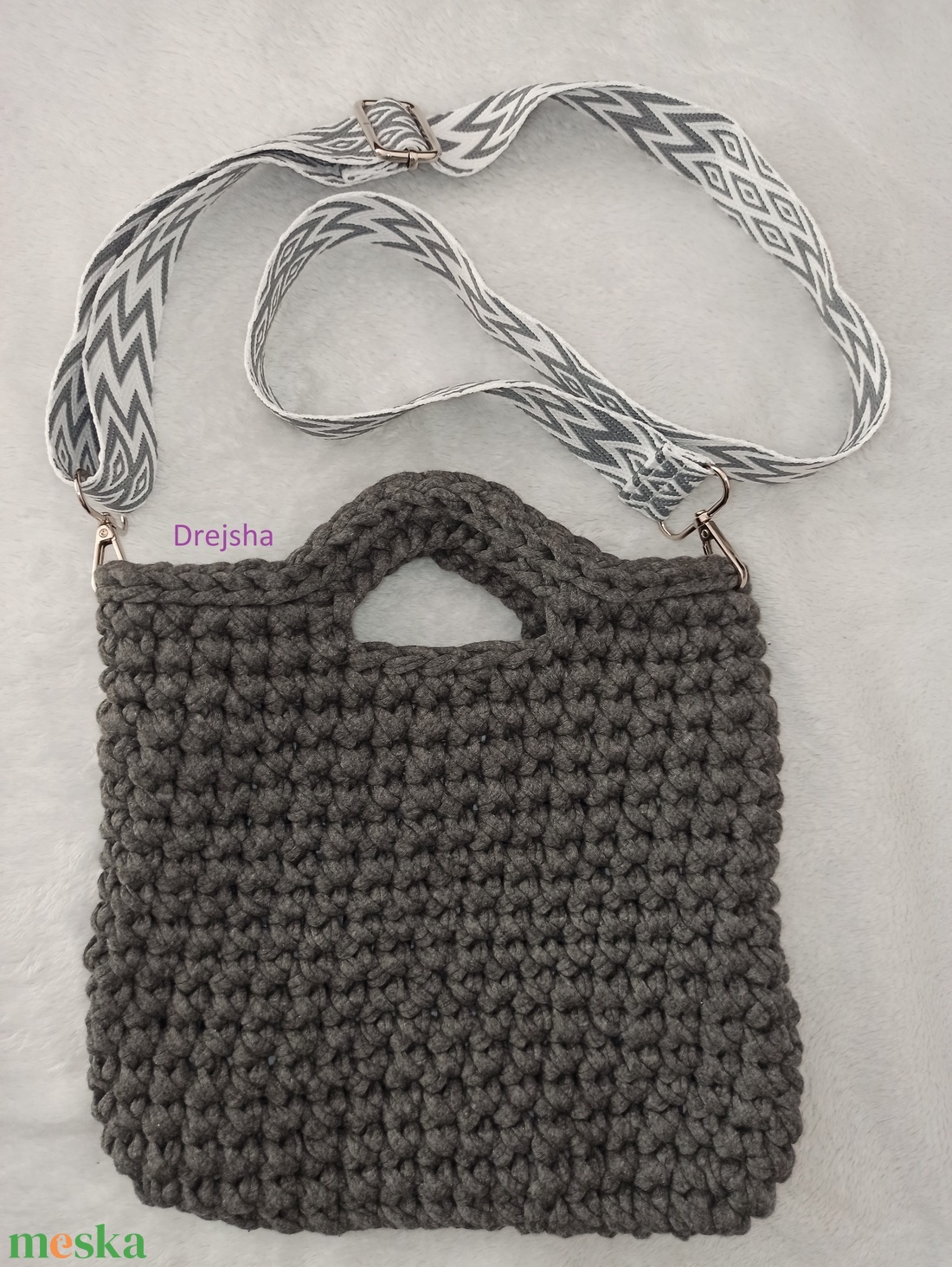 Horgolt szürke cross-body táska - táska & tok - kézitáska & válltáska - vállon átvethető táska - Meska.hu Horgolt szürke cross-body táska - táska & tok - kézitáska & válltáska - vállon átvethető táska - Meska.hu