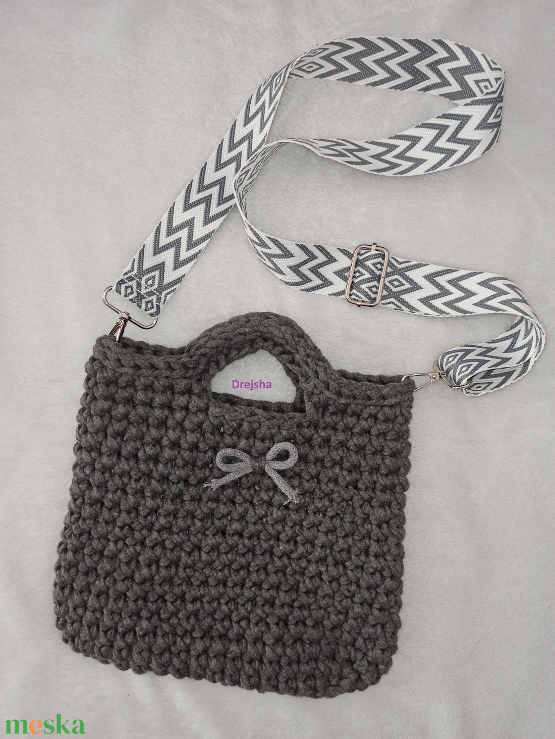 Horgolt szürke cross-body táska - táska & tok - kézitáska & válltáska - vállon átvethető táska - Meska.hu Horgolt szürke cross-body táska - táska & tok - kézitáska & válltáska - vállon átvethető táska - Meska.hu