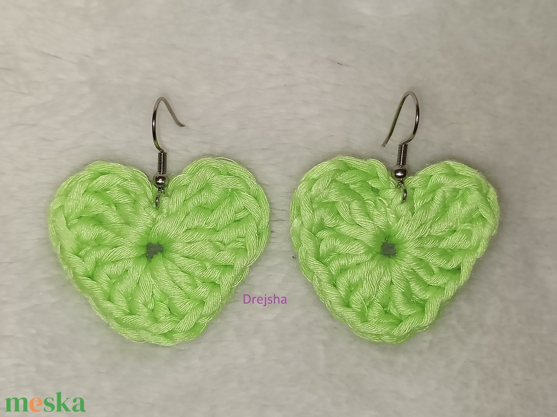 Világoszöld világítós szívecske fülbevaló - ékszer - fülbevaló - lógó fülbevaló - Meska.hu