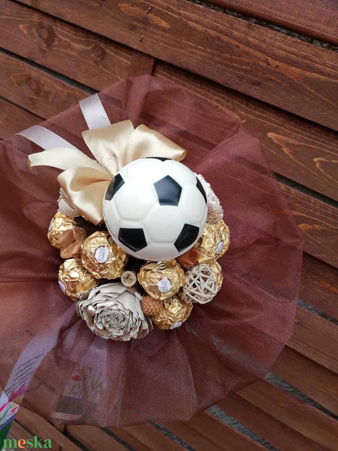 Ferrero Rocher csokicsokor fiúnak focilabdával - otthon & lakás - dekoráció - virágdísz és tartó - csokor & virágdísz - Meska.hu