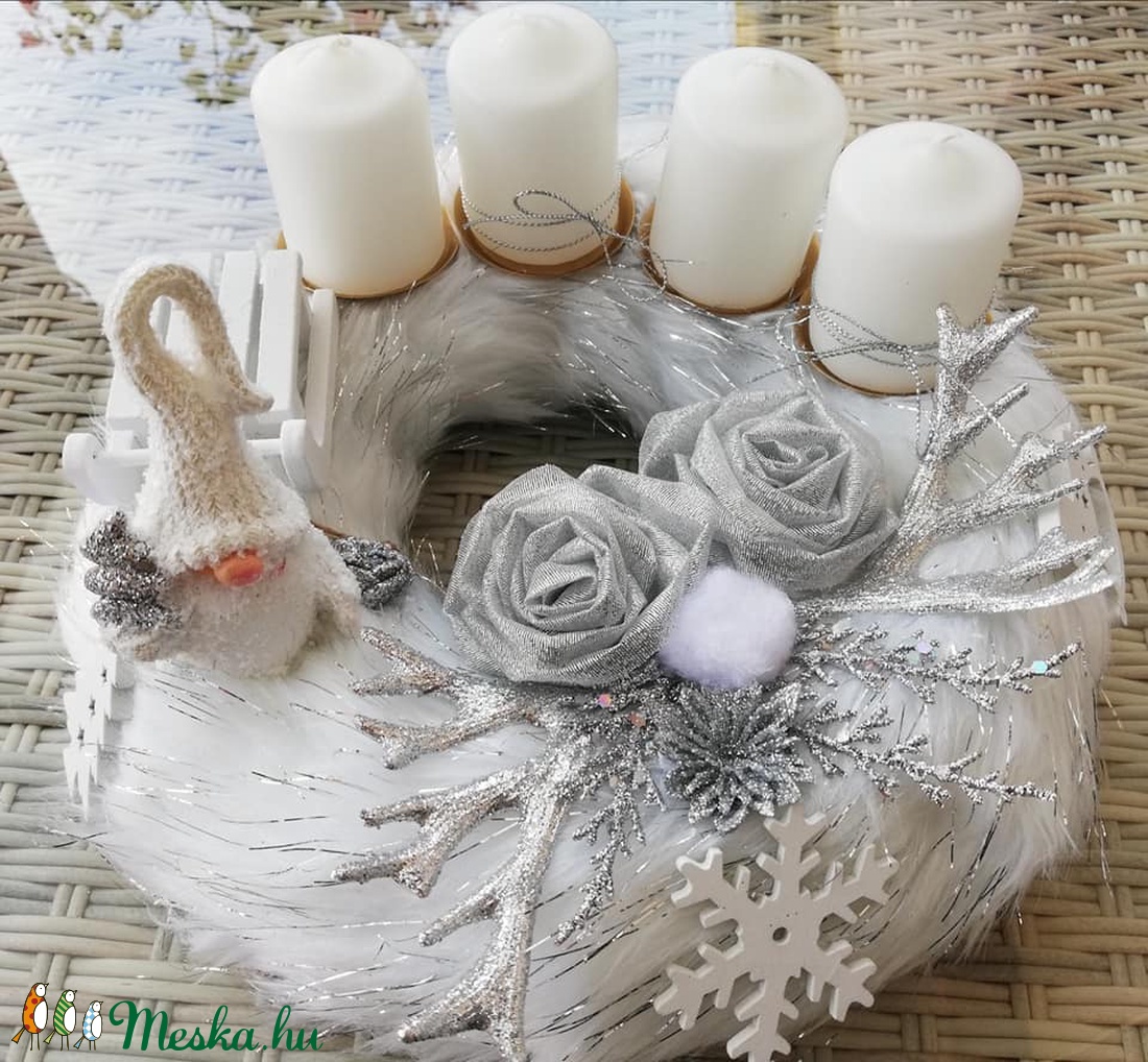 Adventi koszorú szőrmés, fehér,ezüst színű - karácsony - adventi díszek - adventi koszorú - Meska.hu Adventi koszorú szőrmés, fehér,ezüst színű - karácsony - adventi díszek - adventi koszorú - Meska.hu