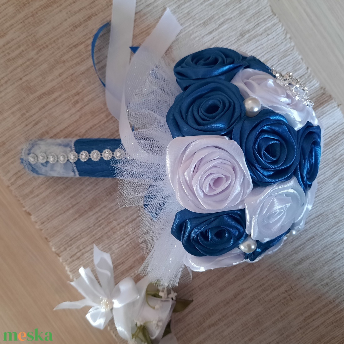 Királykék-fehér esküvői örökcsokor - esküvő - menyasszonyi- és dobócsokor - Meska.hu