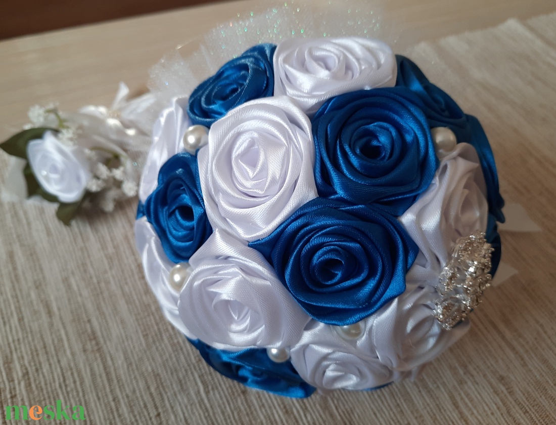 Királykék-fehér esküvői örökcsokor - esküvő - menyasszonyi- és dobócsokor - Meska.hu