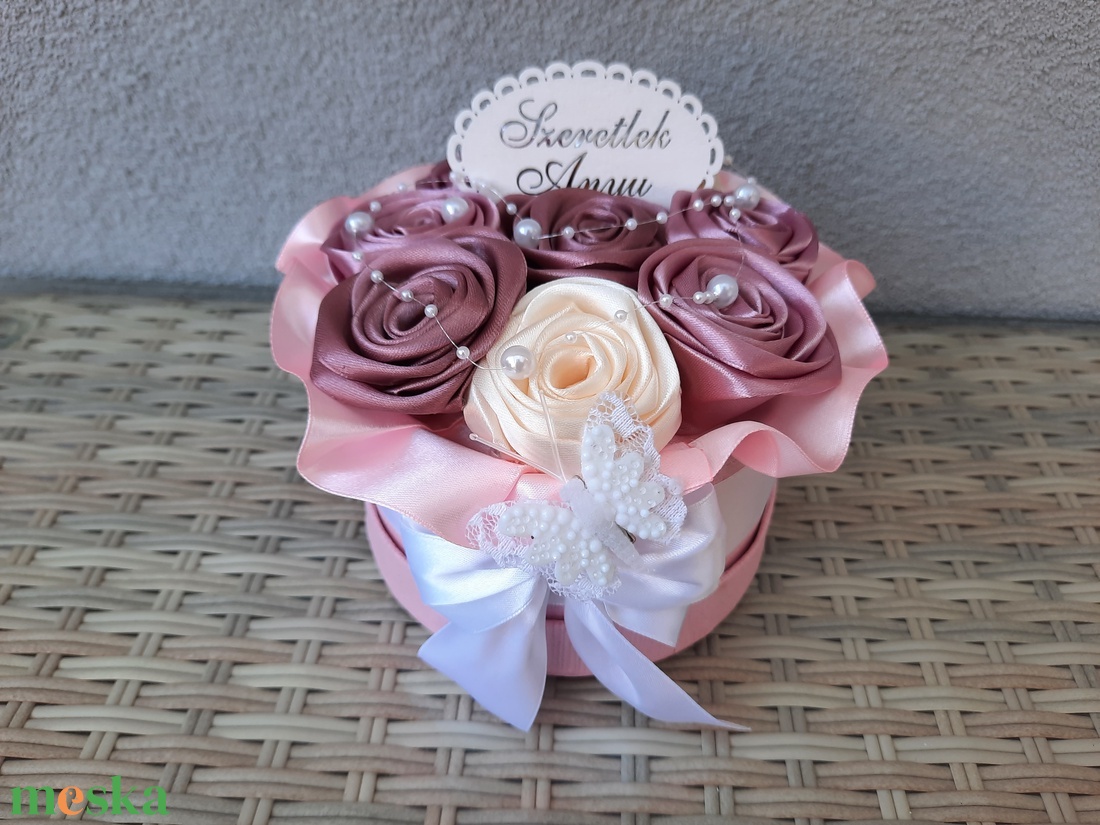 Anyák napi virágbox - otthon & életmód - dekoráció - asztal és polc dekoráció - asztaldísz - Meska.hu