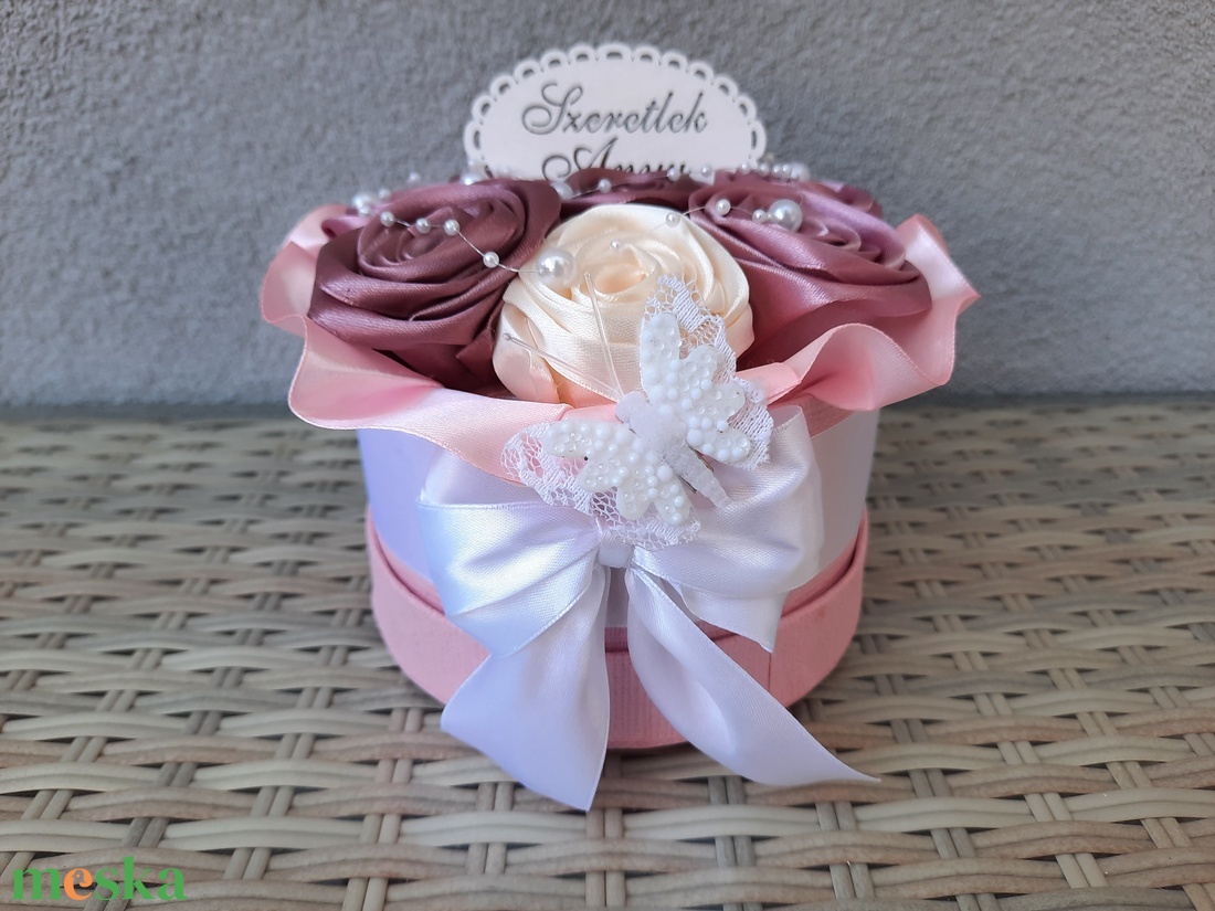 Anyák napi virágbox - otthon & életmód - dekoráció - asztal és polc dekoráció - asztaldísz - Meska.hu