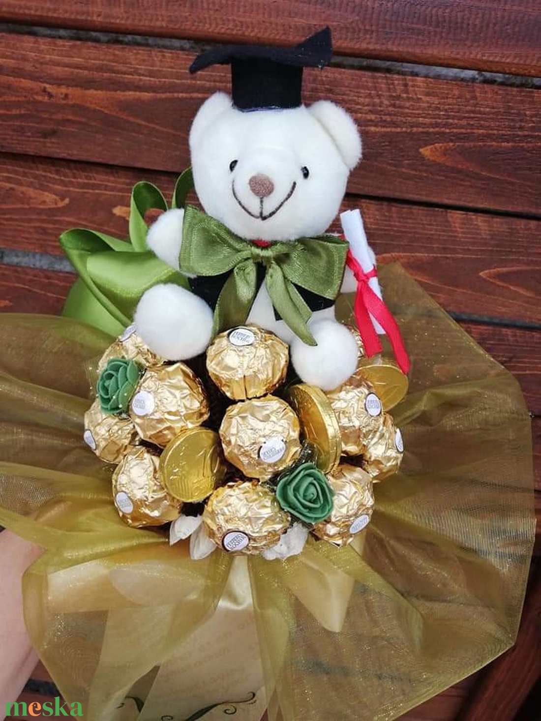 Rocher csokor diplomasapis macival,zöld színű organzával - otthon & lakás - dekoráció - virágdísz és tartó - csokor & virágdísz - Meska.hu