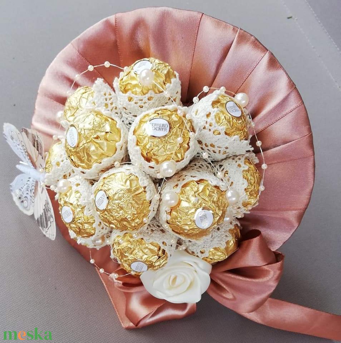Rocher csokor csipkével  - otthon & lakás - dekoráció - virágdísz és tartó - csokor & virágdísz - Meska.hu