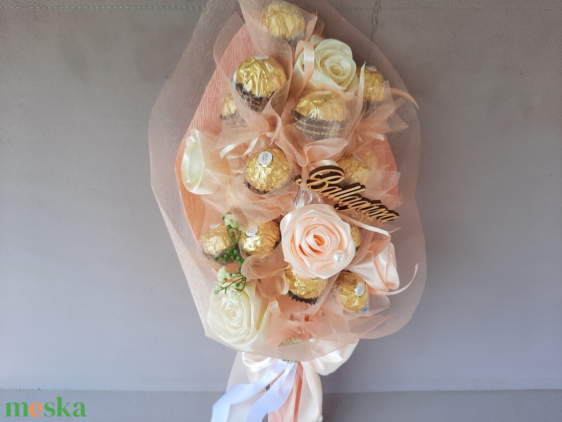 Ballagásra Rocher csokor,kézi készítésű szaténrózsákkal elegáns ,egyedi,különleges - otthon & életmód - dekoráció - virágdísz és tartó - csokor & virágdísz - Meska.hu Ballagásra Rocher csokor,kézi készítésű szaténrózsákkal elegáns ,egyedi,különleges - otthon & életmód - dekoráció - virágdísz és tartó - csokor & virágdísz - Meska.hu