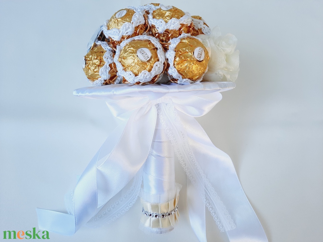 Rocher csokor csipkével - otthon & életmód - dekoráció - virágdísz és tartó - csokor & virágdísz - Meska.hu Rocher csokor csipkével - otthon & életmód - dekoráció - virágdísz és tartó - csokor & virágdísz - Meska.hu