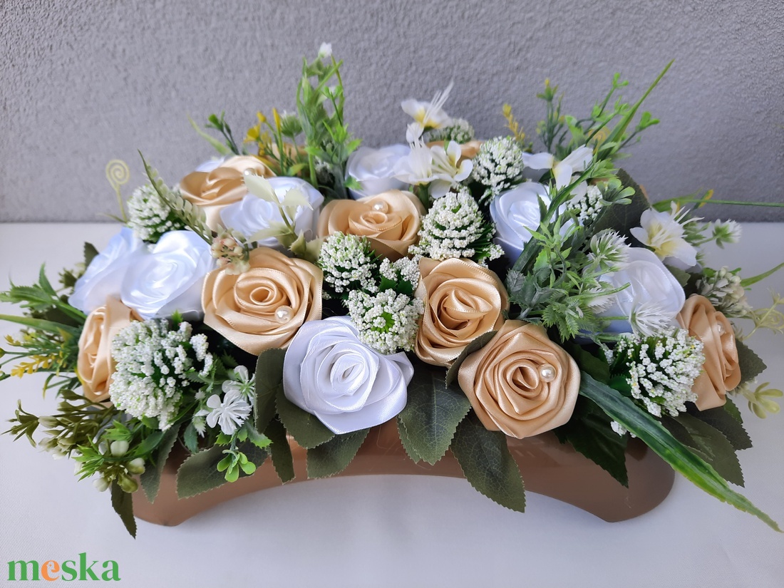 Arany-fehér esküvői asztaldísz - esküvő - dekoráció - asztaldísz - Meska.hu